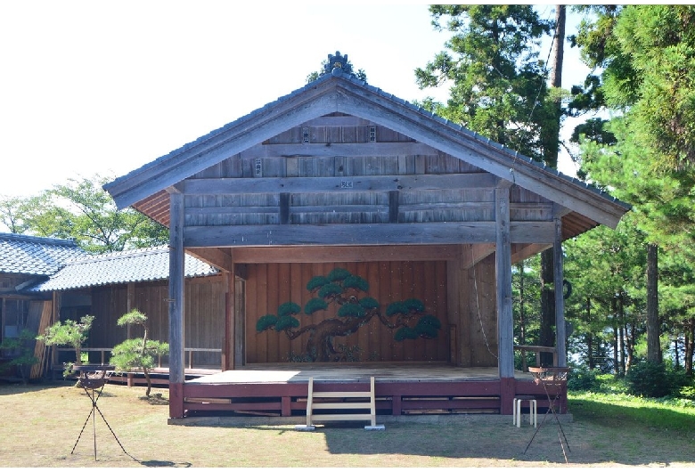 椎崎諏訪神社（佐渡島）