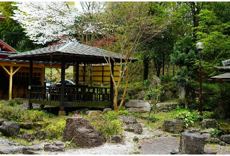 白川吉見神社