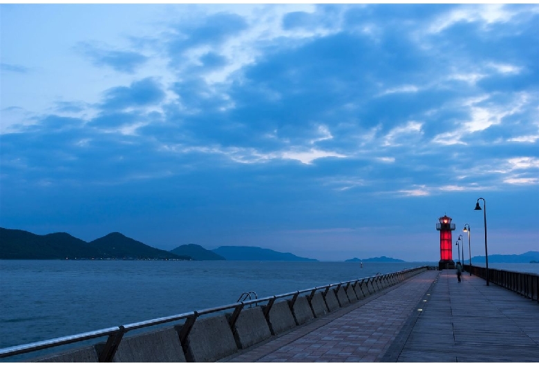 高松港玉藻防波堤灯台