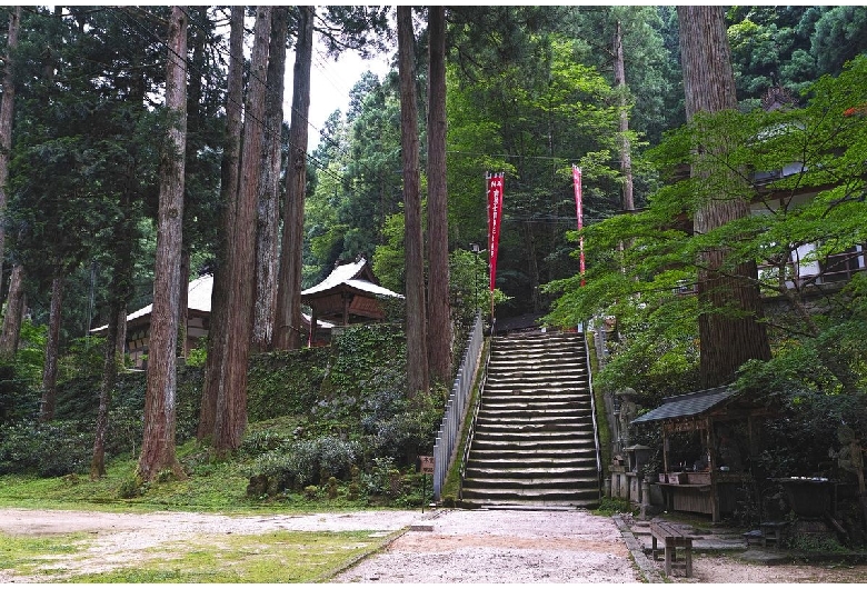 三佛寺投入堂