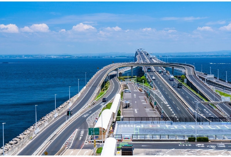 海ほたるパーキングエリア（東京湾アクアライン）