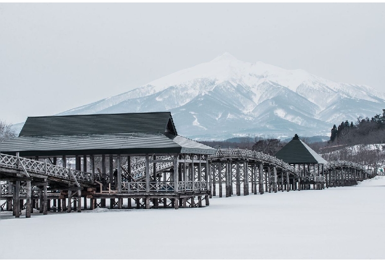 津軽富士見湖（鶴の舞橋）