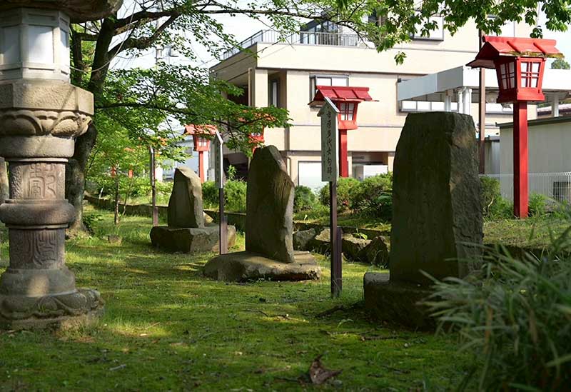 神炊館神社