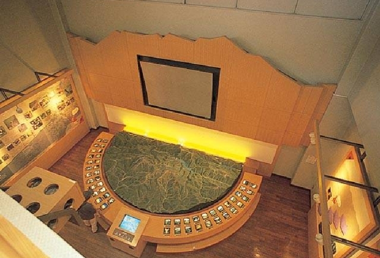 富山県立山センター立山自然保護センター