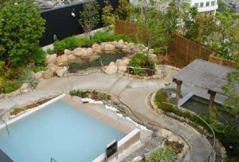 ジェームス山天然温泉 月の湯舟