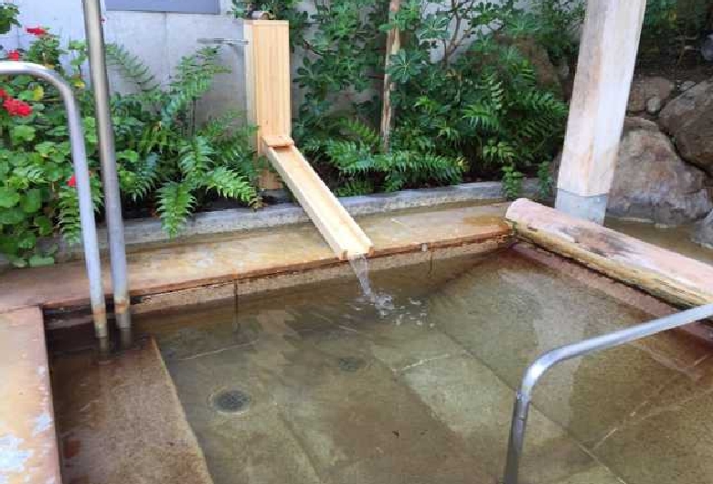 ジェームス山天然温泉 月の湯舟