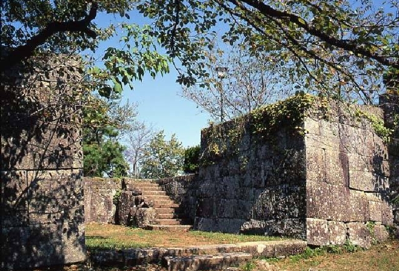 新宮（丹鶴）城跡