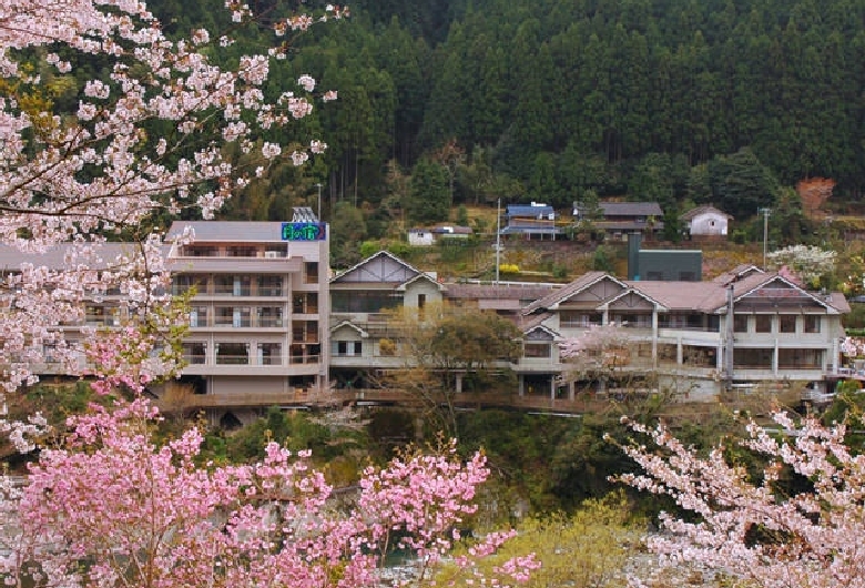 月ヶ谷温泉村キャンプ場　パンゲア・フィールド