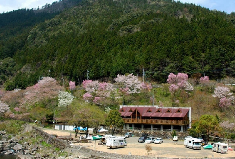 月ヶ谷温泉村キャンプ場　パンゲア・フィールド