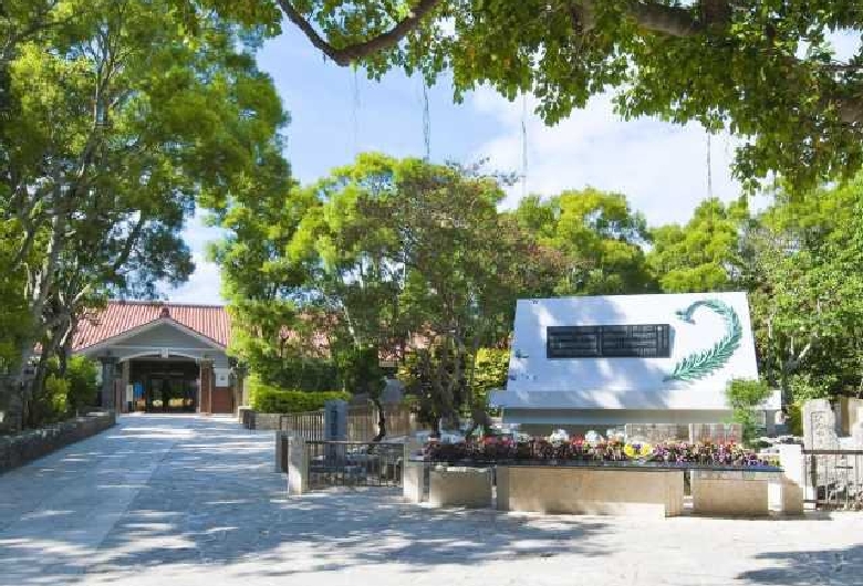 ひめゆりの塔・ひめゆり平和祈念資料館