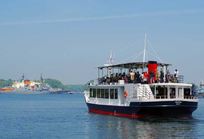 ＹＯＫＯＳＵＫＡ軍港めぐり