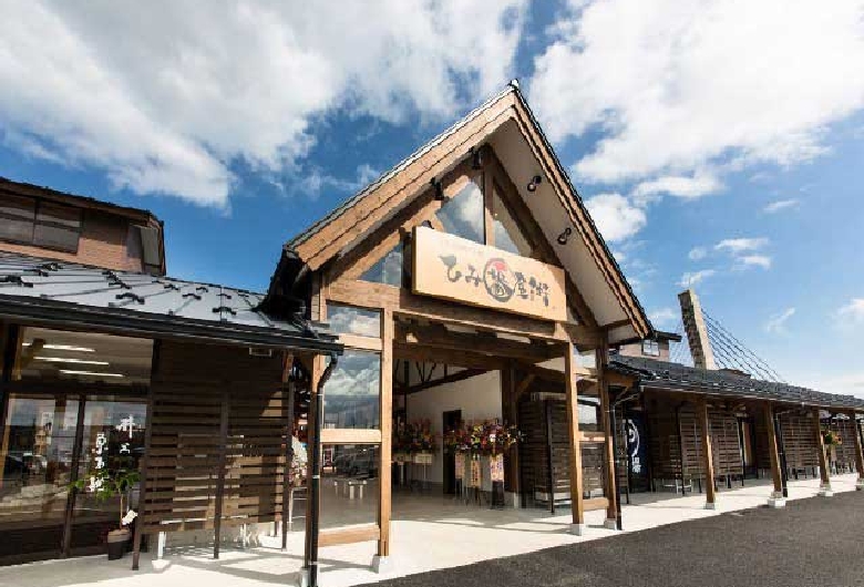 氷見漁港場外市場 ひみ番屋街