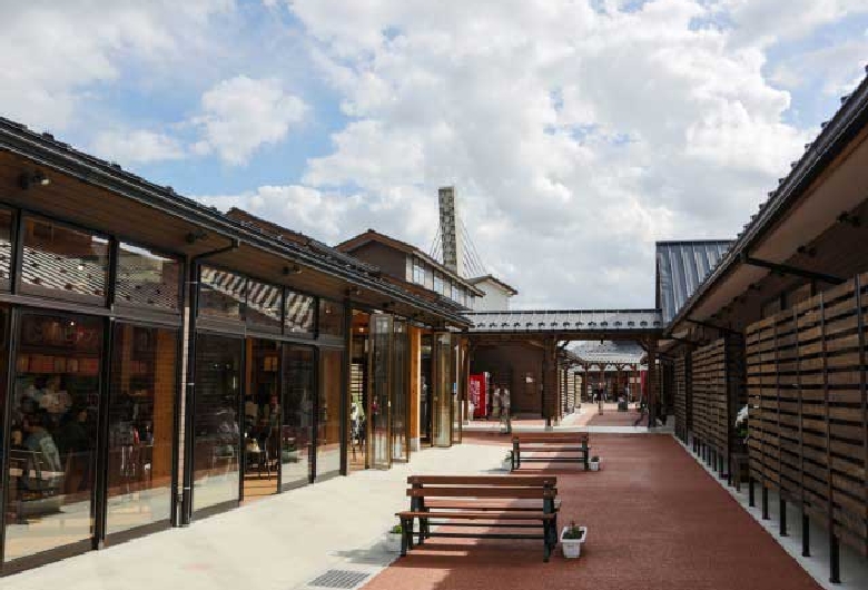 氷見漁港場外市場　ひみ番屋街