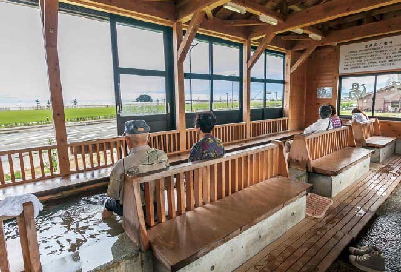 氷見漁港場外市場　ひみ番屋街