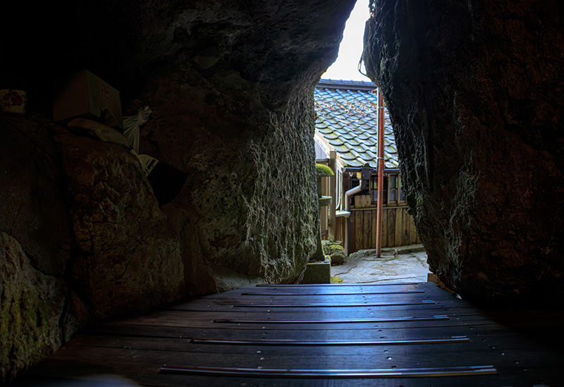 穴弘法奥之院 霊泉寺