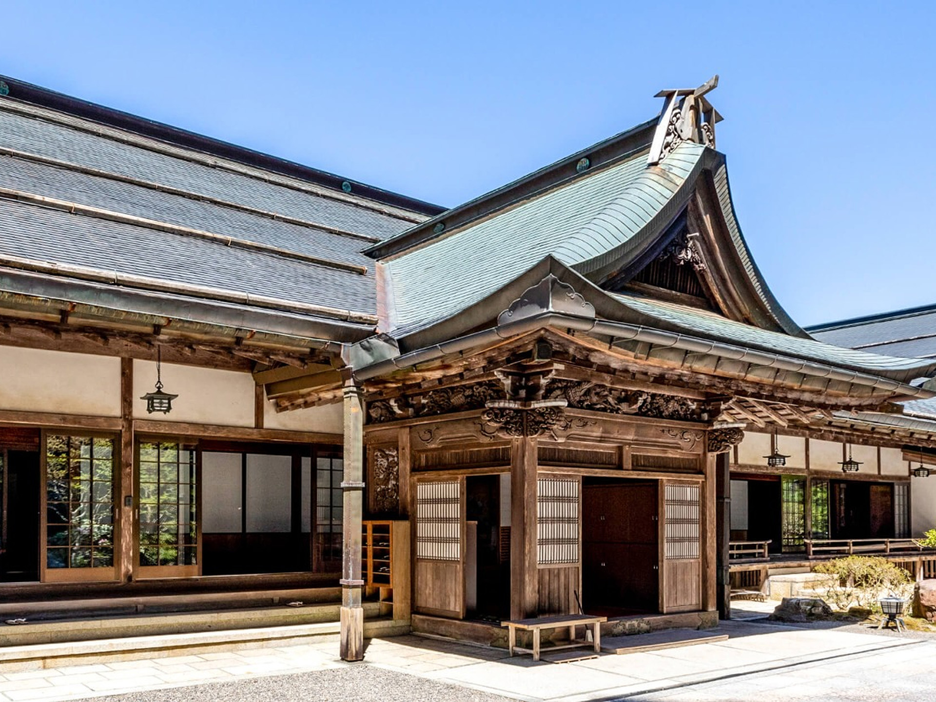小坂坊 持明院