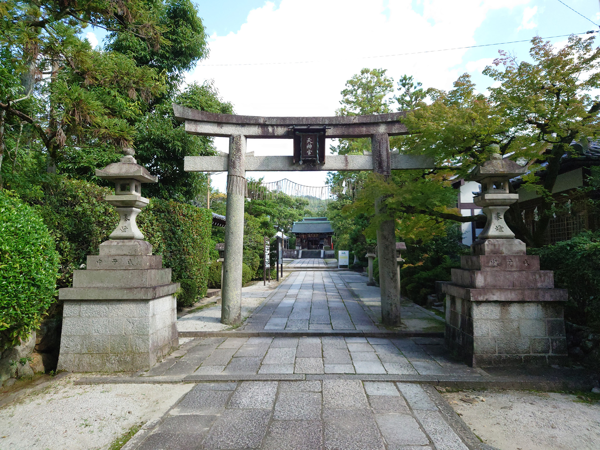 わら天神宮（敷地神社）