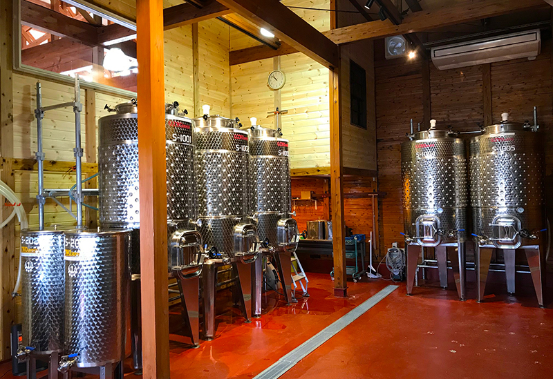 新鶴ワイナリー