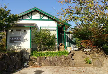 鉢巻山荘