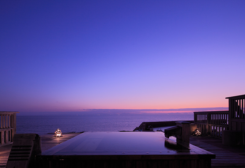 星降る露天とかにまぶし　豊洋荘