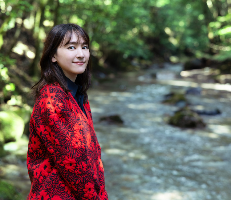新垣結衣スペシャルインタビュー｜いまの旅の気分はウェルネス ［月刊